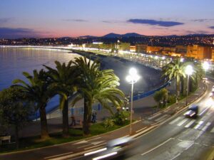 Lire la suite à propos de l’article Embouteillages sur la Côte d&rsquo;Azur : pourquoi choisir le taxi-moto