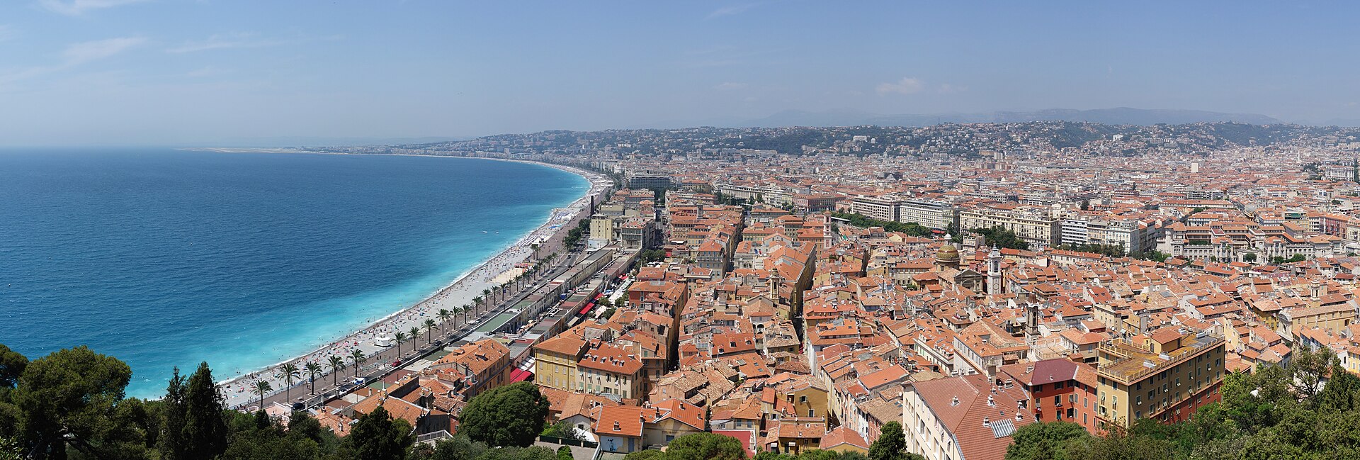 Circulation dense sur la Promenade des Anglais à Nice
